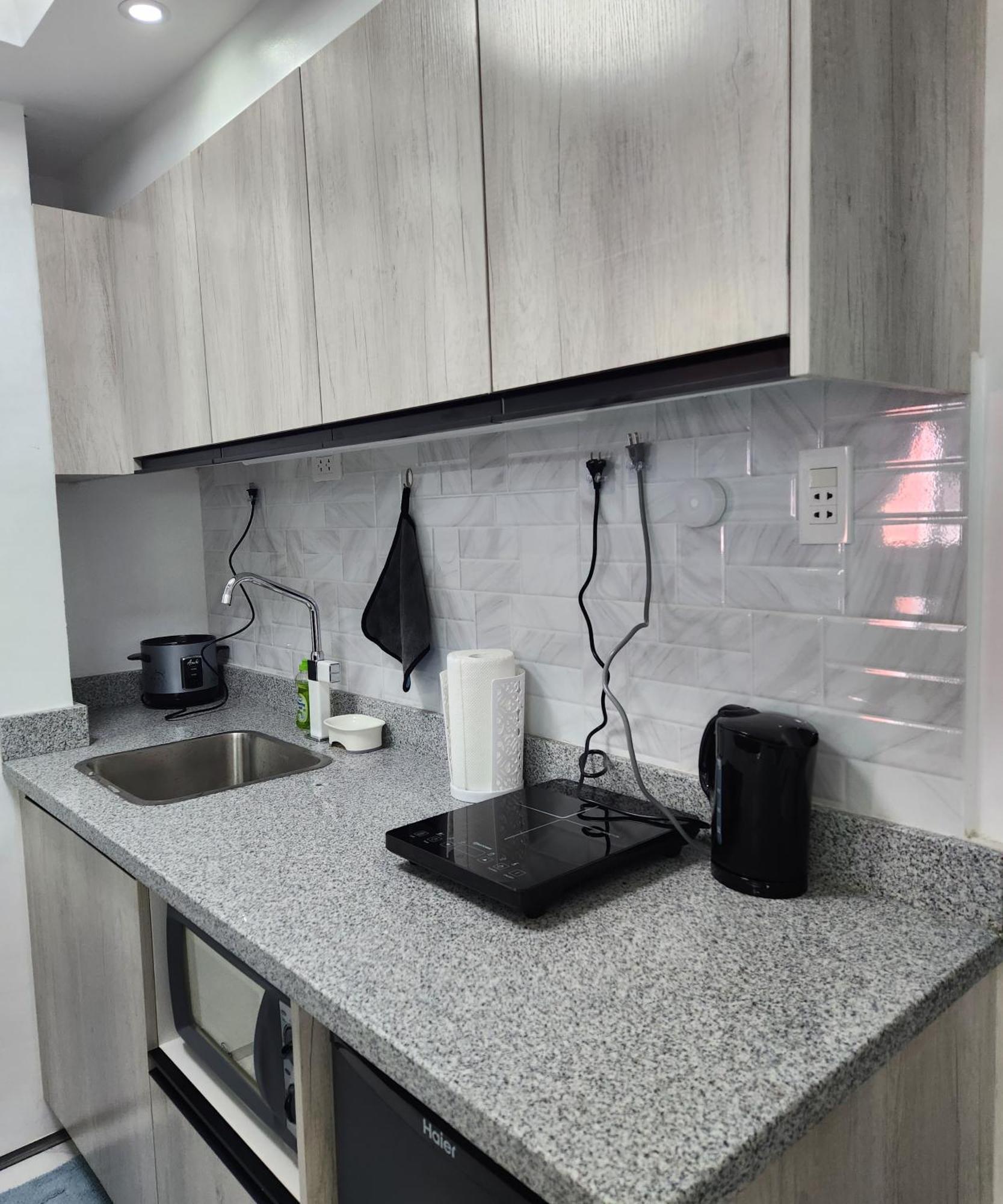 Condo Azur Suites B207 Near Airport, Netflix, Stylish, Cozy With Swimming Pool Lapu-Lapu City Bagian luar foto